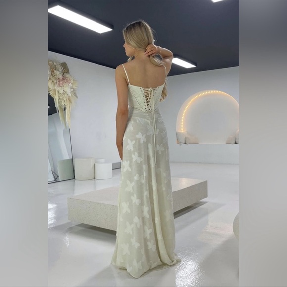 ❌SOLD❌HOUSE OF CB Seren Floral Lace Back Maxi Dress in Vintage Cream New - Picture 6 of 16